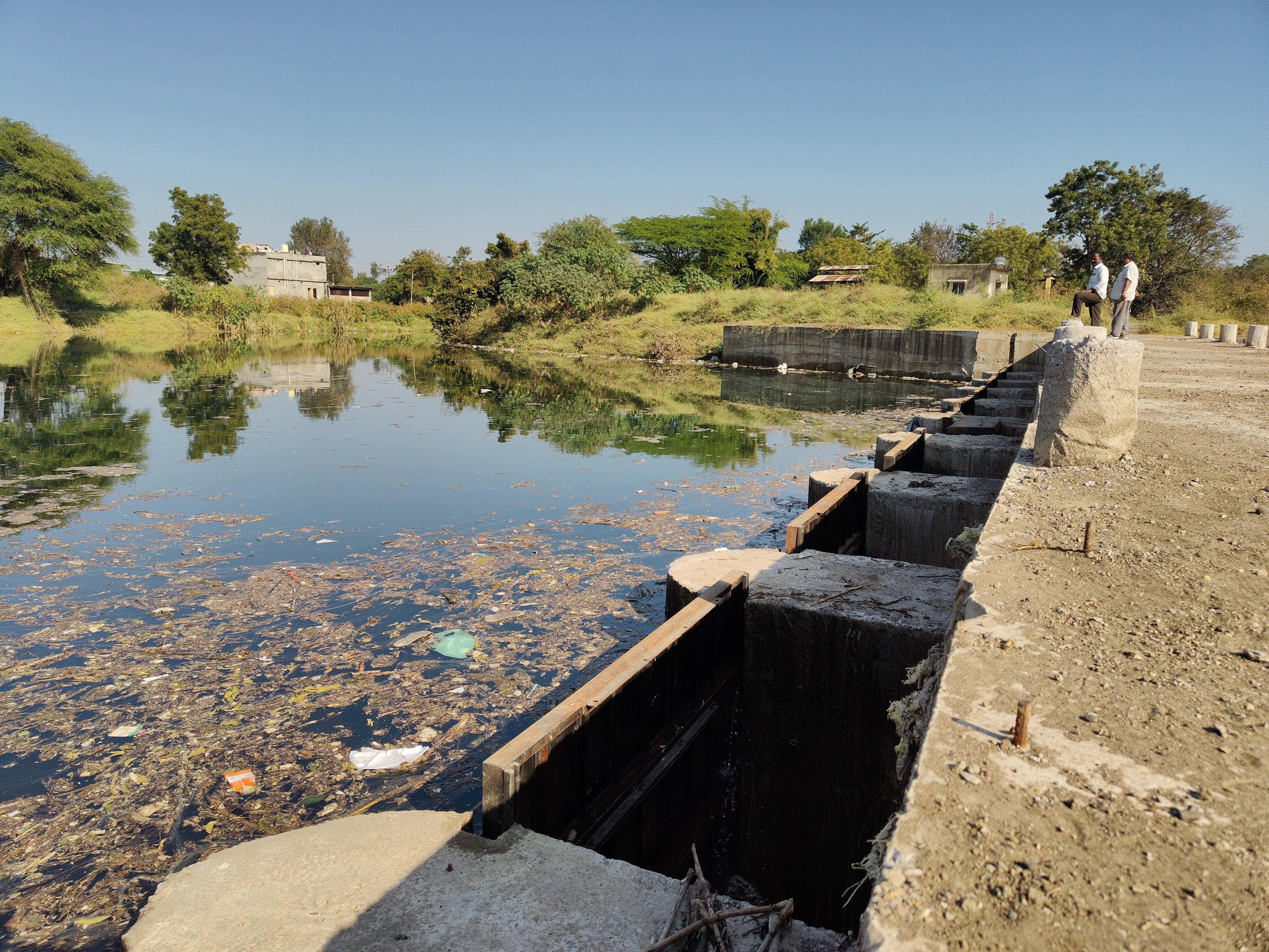 कोल्हापुरी बंधारा बांधकाम